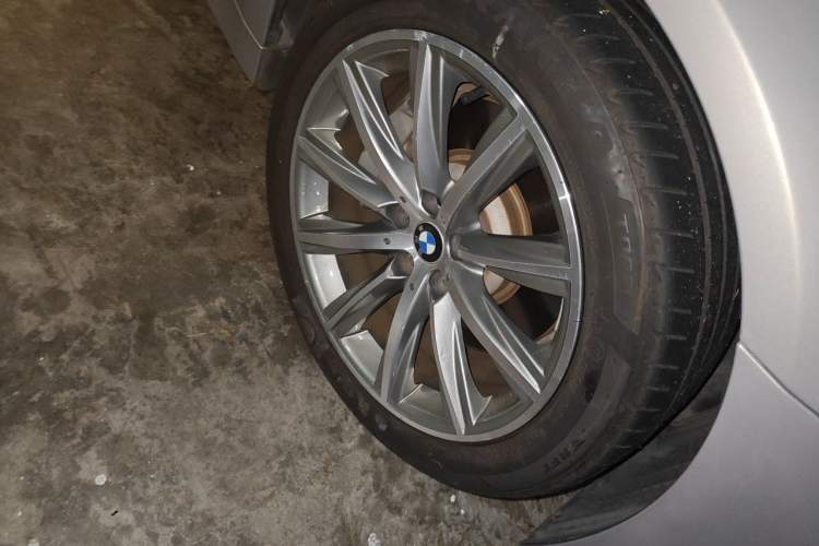 Used BMW 5 Series New Energy 2019 530Le Luxury Package Right Front Wheel Hub