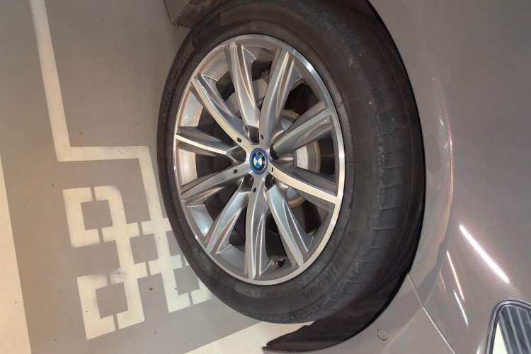 Used BMW 5 Series New Energy 2019 530Le Luxury Package Right Front Wheel Hub