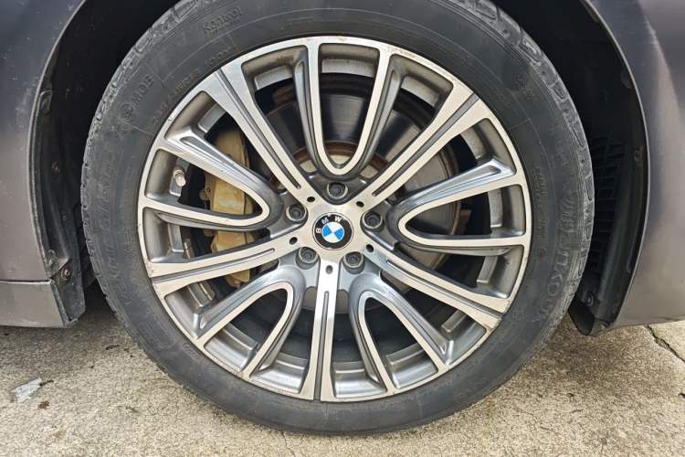 Used BMW 5 Series New Energy 2019 530Le Luxury Package Right Front Wheel Hub