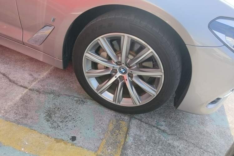 Used BMW 5 Series New Energy 2019 530Le Luxury Package Right Front Wheel Hub
