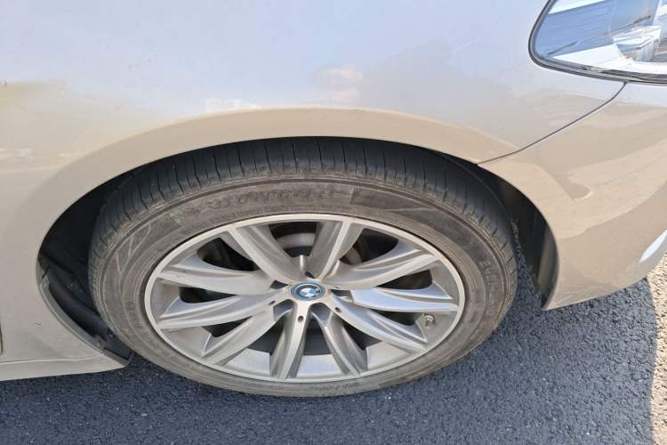 Used BMW 5 Series New Energy 2019 530Le Luxury Package Right Front Wheel Hub