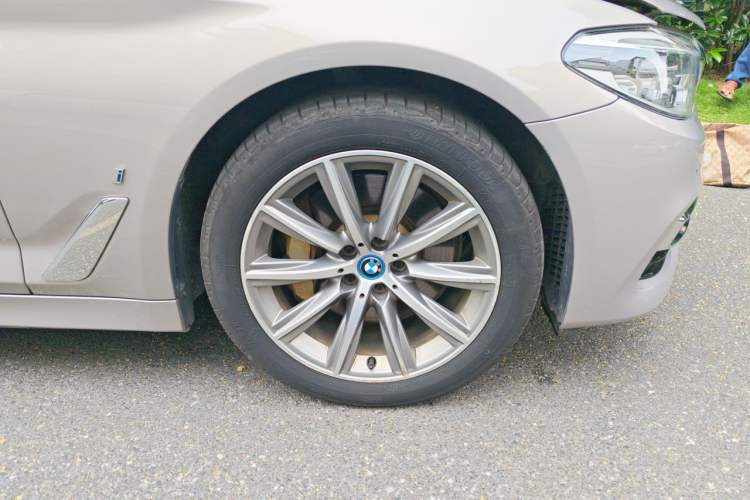 Used BMW 5 Series New Energy 2019 530Le Luxury Package Right Front Wheel Hub