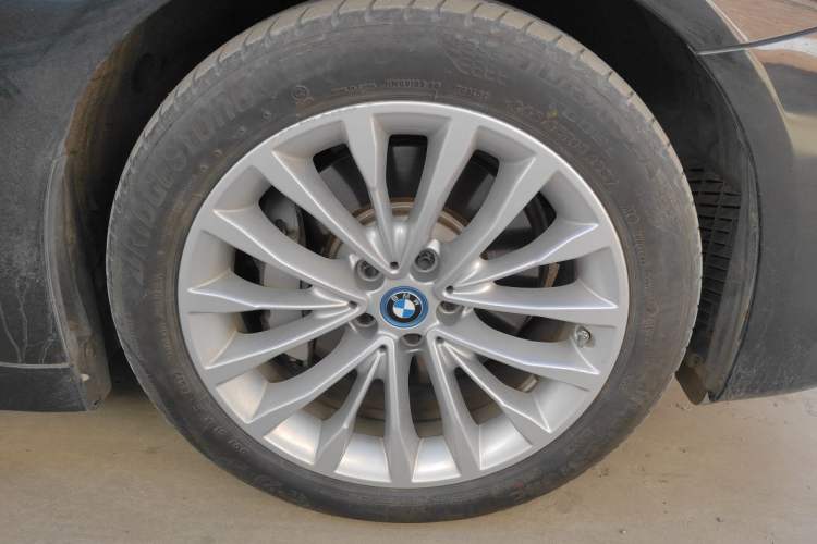 Used BMW 5 Series New Energy 2019 Updated Version 530Le Luxury Package Right Front Wheel Hub
