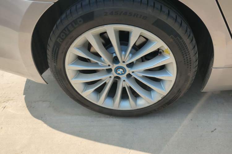 Used BMW 5 Series New Energy 2019 Updated Version 530Le Luxury Package Right Rear Wheel Hub
