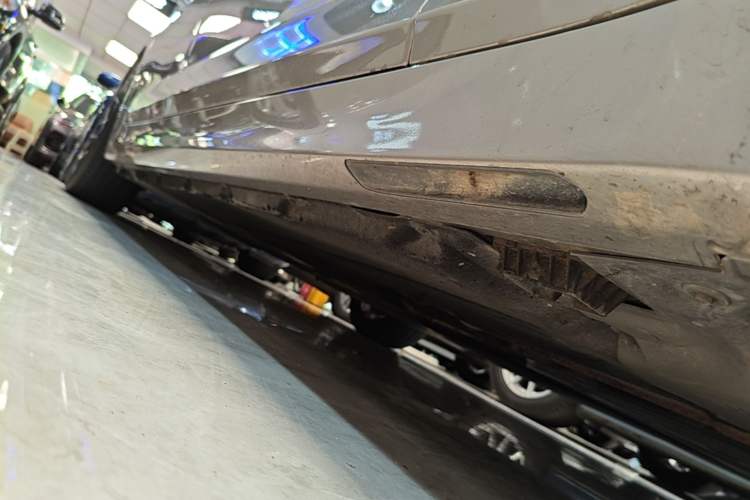 Used BMW 5 Series New Energy 2019 Updated Version 530Le Luxury Package Right Side Sill