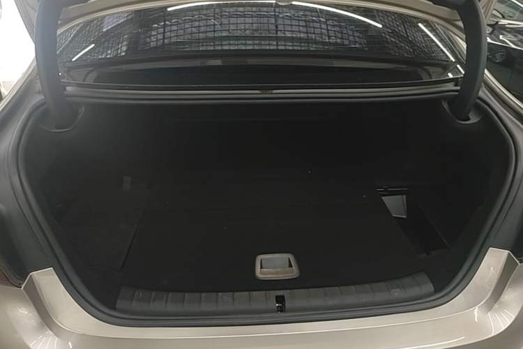 Used BMW 5 Series New Energy 2019 530Le Luxury Package Trunk