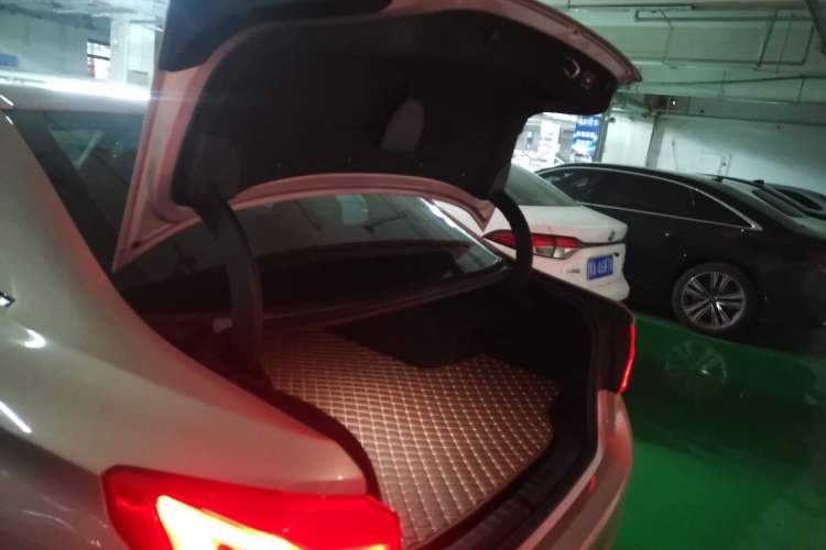 Used BMW 5 Series New Energy 2019 530Le Luxury Package Trunk
