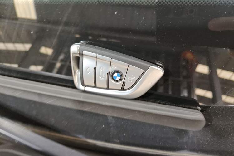 Used BMW 5 Series New Energy 2019 Updated 530Le Pioneer Edition Vehicle Key