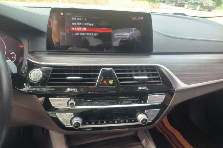 Used BMW 5 Series New Energy 2019 Updated Version 530Le Luxury Package Audio And AC Panel