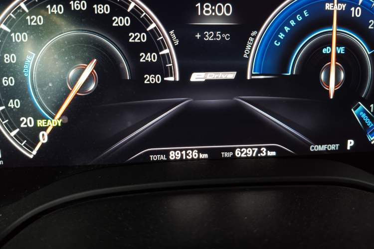 Used BMW 5 Series New Energy 2019 Updated Version 530Le Luxury Package Odometer Close Up