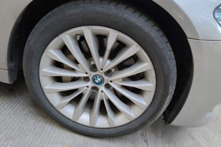 Used BMW 5 Series New Energy 2019 Updated Version 530Le Luxury Package Right Front Wheel Hub