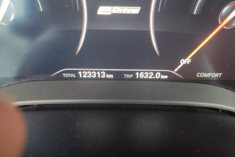 Used BMW 5 Series New Energy 2019 Updated Version 530Le Luxury Package Odometer Close Up