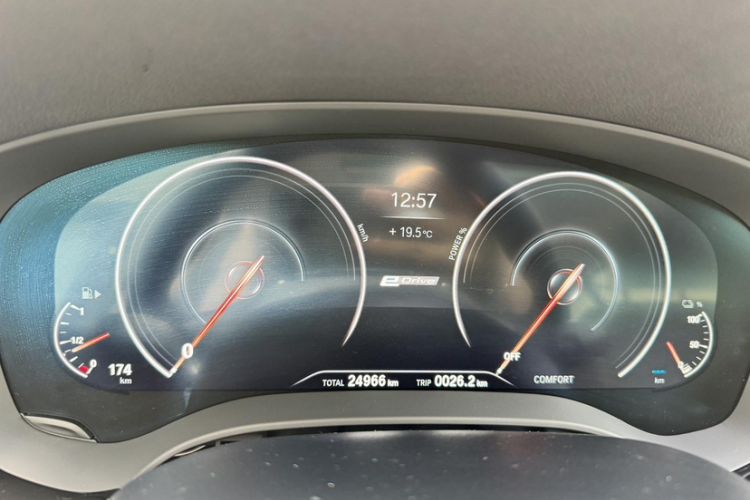 Used BMW 5 Series New Energy 2019 Updated Version 530Le Luxury Package Odometer Close Up