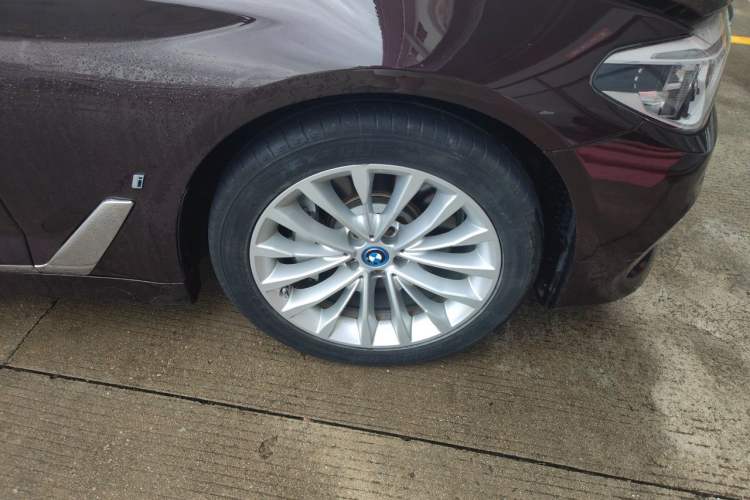 Used BMW 5 Series New Energy 2019 Updated Version 530Le Luxury Package Right Front Wheel Hub