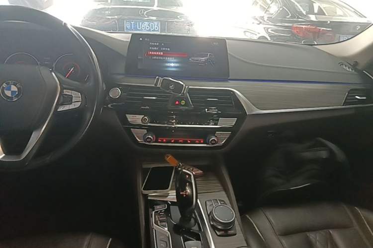 Used BMW 5 Series New Energy 2019 530Le Luxury Package Audio And AC Panel