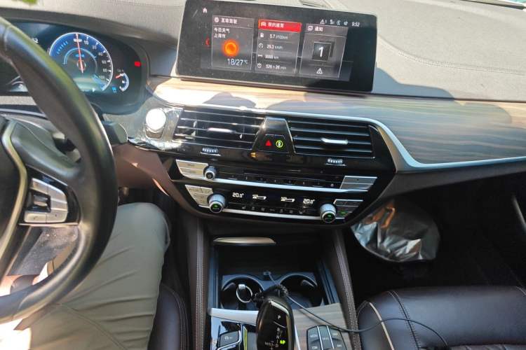 Used BMW 5 Series New Energy 2019 Updated Version 530Le Luxury Package Audio And AC Panel