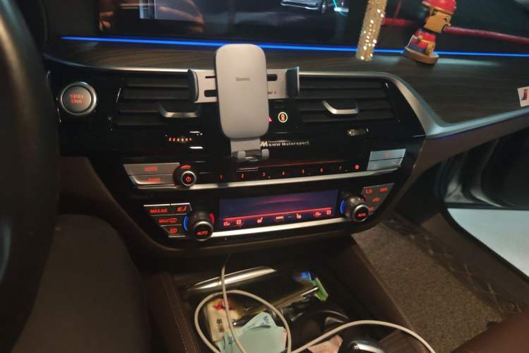 Used BMW 5 Series New Energy 2019 530Le Luxury Package Audio And AC Panel