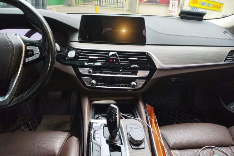 Used BMW 5 Series New Energy 2019 Updated 530Le Pioneer Edition Audio And AC Panel