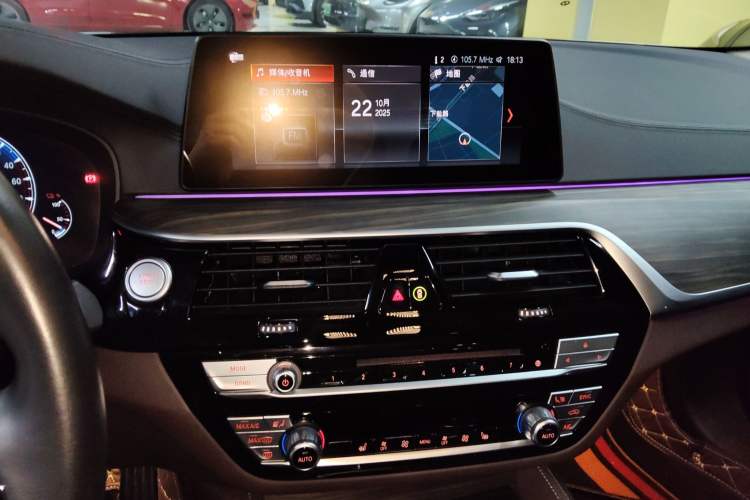 Used BMW 5 Series New Energy 2019 Updated Version 530Le Luxury Package Audio And AC Panel
