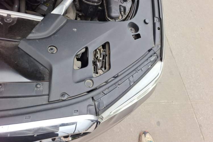 Used BMW 5 Series New Energy 2019 530Le Pioneer Edition Engine Bay Left