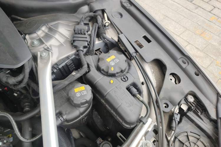 Used BMW 5 Series New Energy 2019 530Le Luxury Package Engine Bay Left