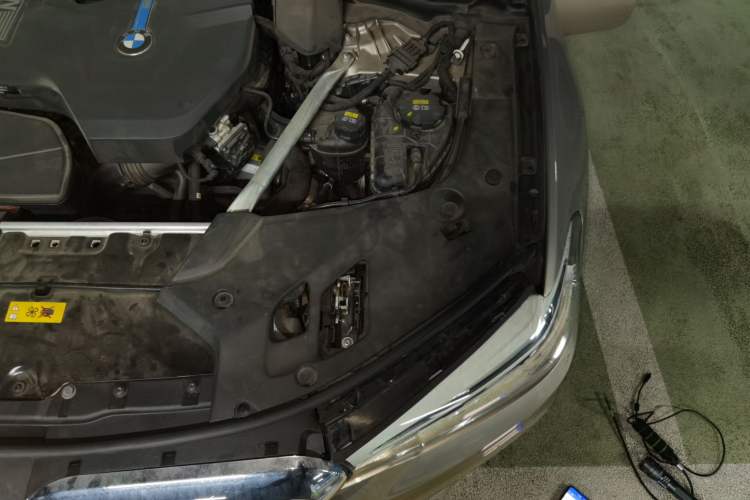 Used BMW 5 Series New Energy 2019 530Le Luxury Package Engine Bay Left
