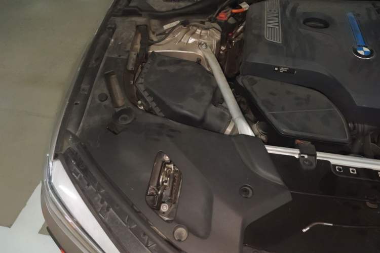 Used BMW 5 Series New Energy 2019 530Le Luxury Package Engine Bay Right