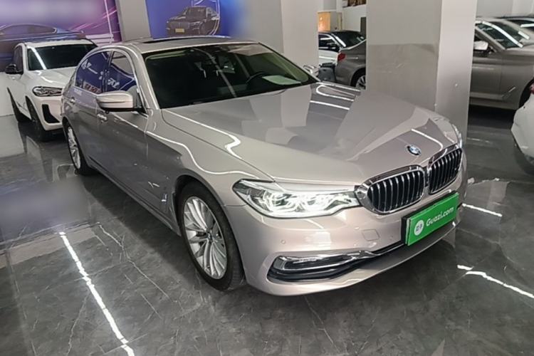 Used BMW 5 Series New Energy 2019 530Le Luxury Package Front Right 45 Deg