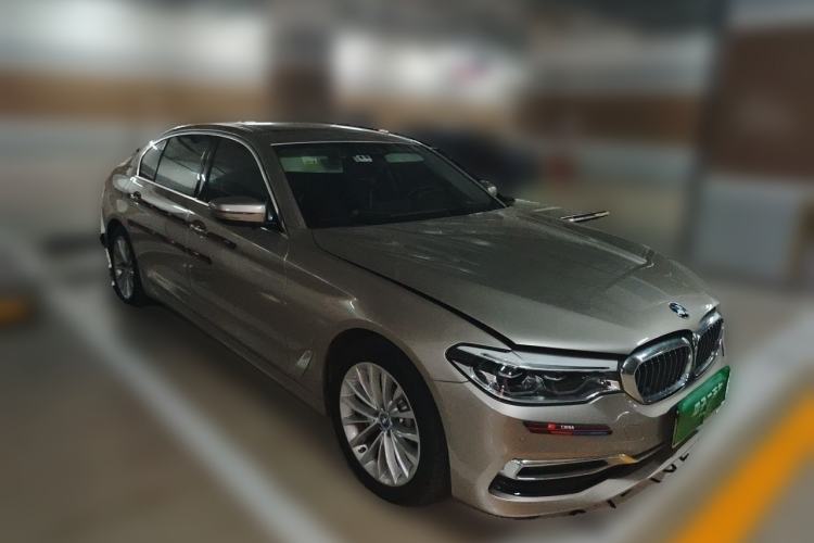 Used BMW 5 Series New Energy 2019 530Le Luxury Package Front Right 45 Deg