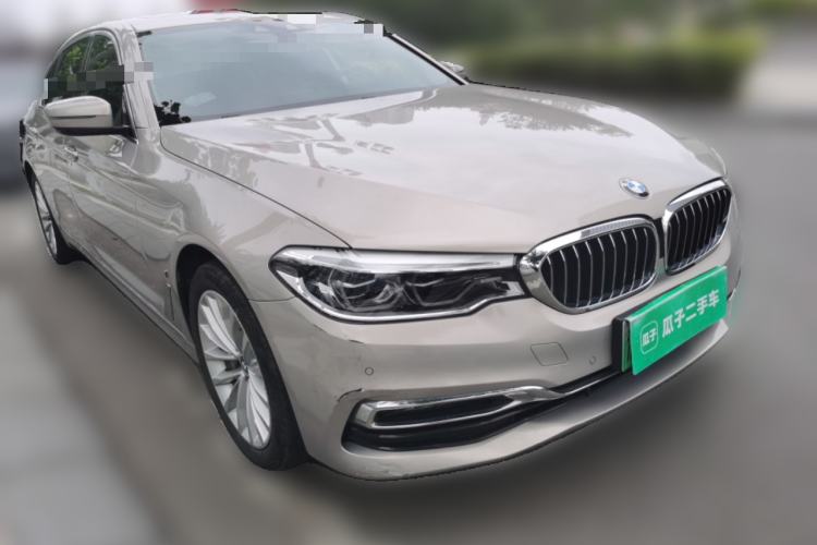 Used BMW 5 Series New Energy 2019 530Le Luxury Package Front Right 45 Deg