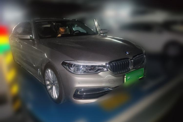 Used BMW 5 Series New Energy 2019 Updated Version 530Le Luxury Package Front Right 45 Deg