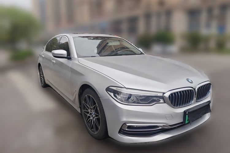 Used BMW 5 Series New Energy 2019 530Le Luxury Package Front Right 45 Deg