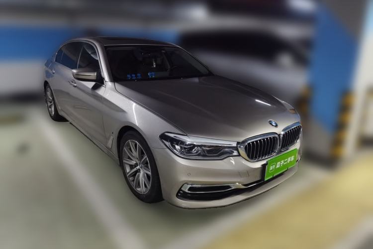 Used BMW 5 Series New Energy 2019 530Le Luxury Package Front Right 45 Deg