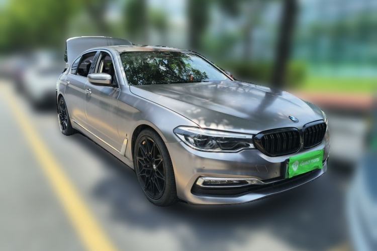 Used BMW 5 Series New Energy 2019 530Le Luxury Package Front Right 45 Deg
