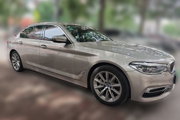 Used BMW 5 Series New Energy 2019 530Le Luxury Package Front Right 45 Deg