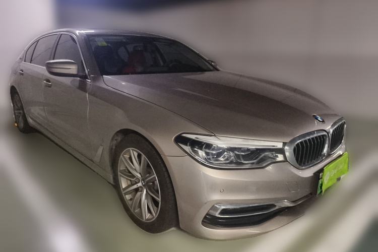 Used BMW 5 Series New Energy 2019 530Le Luxury Package Front Right 45 Deg