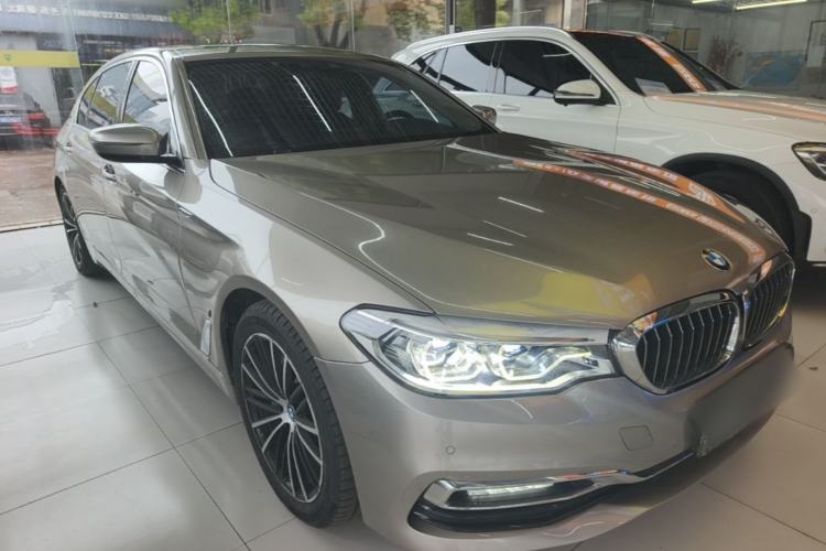 Used BMW 5 Series New Energy 2019 530Le Luxury Package Front Right 45 Deg
