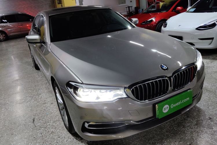 Used BMW 5 Series New Energy 2019 Updated Version 530Le Luxury Package Front Right 45 Deg