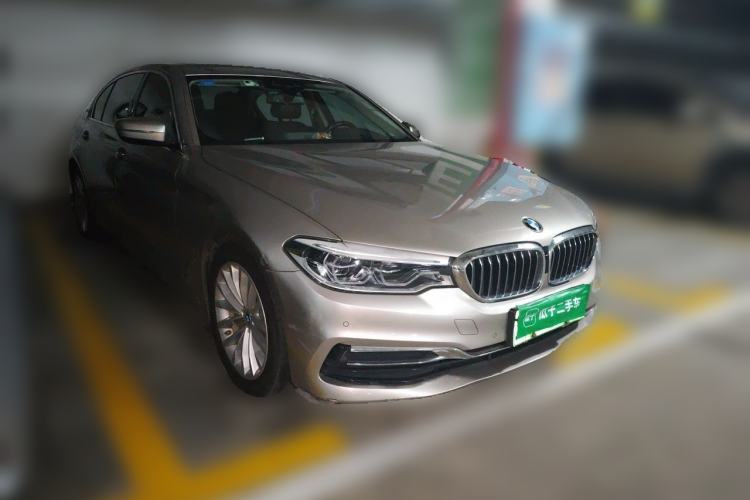 Used BMW 5 Series New Energy 2019 Updated Version 530Le Luxury Package Front Right 45 Deg