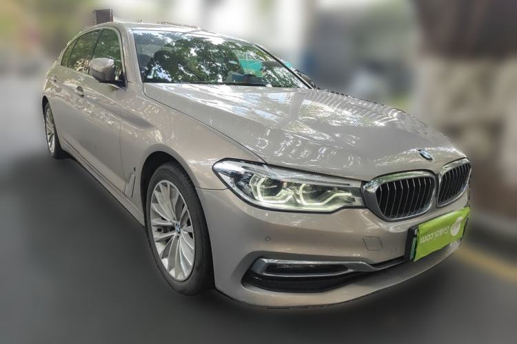 Used BMW 5 Series New Energy 2019 530Le Luxury Package Front Right 45 Deg