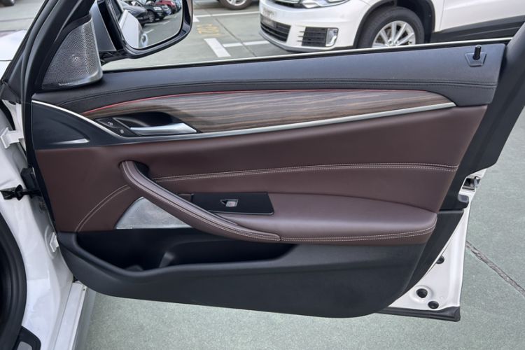 Used BMW 5 Series New Energy 2019 530Le Luxury Package Interior 1