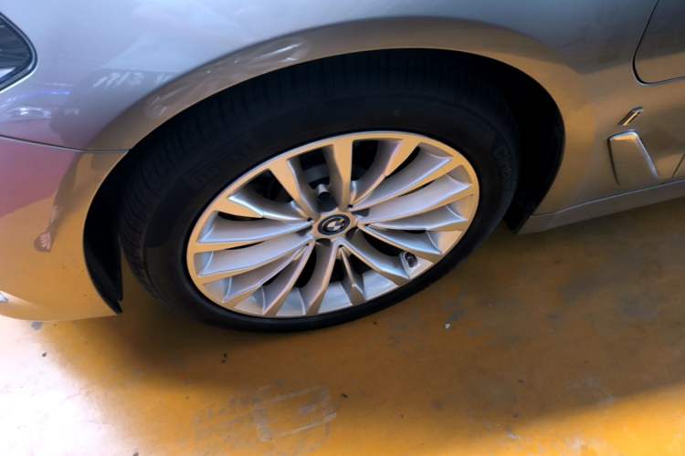 Used BMW 5 Series New Energy 2019 Updated 530Le Pioneer Edition Left Front Wheel Hub