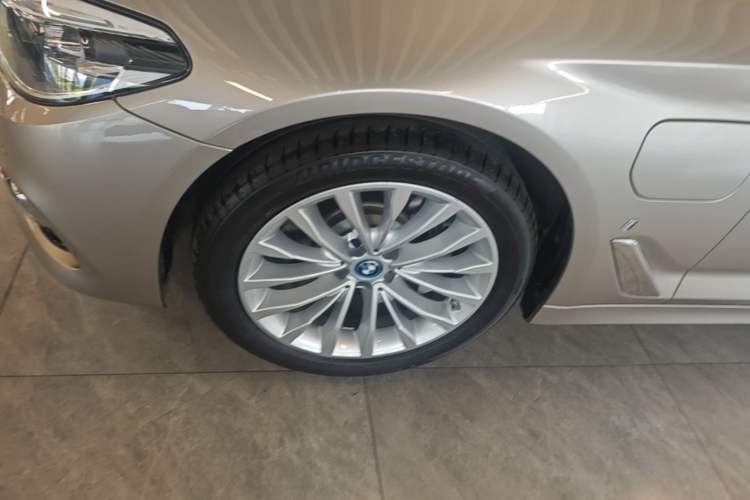Used BMW 5 Series New Energy 2019 Updated Version 530Le Luxury Package Left Front Wheel Hub