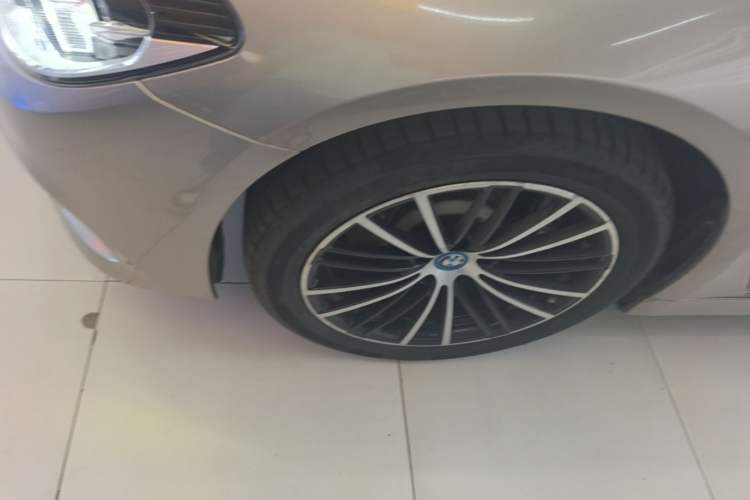 Used BMW 5 Series New Energy 2019 530Le Luxury Package Left Front Wheel Hub