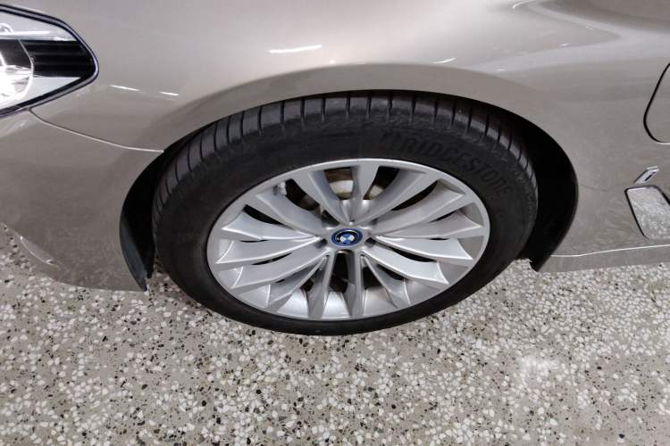 Used BMW 5 Series New Energy 2019 Updated Version 530Le Luxury Package Left Front Wheel Hub