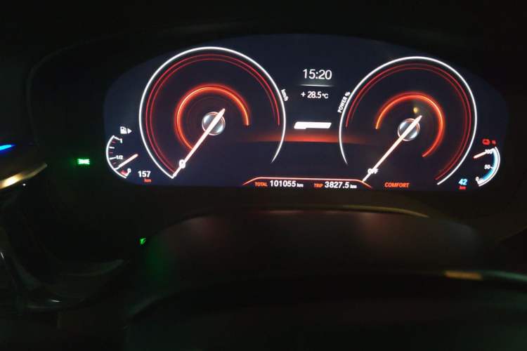 Used BMW 5 Series New Energy 2019 530Le Luxury Package Odometer Close Up