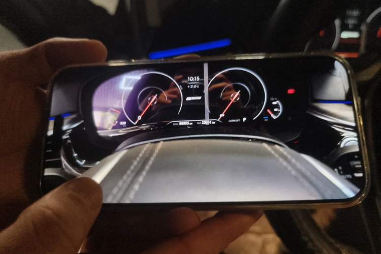 Used BMW 5 Series New Energy 2019 530Le Luxury Package Odometer Close Up