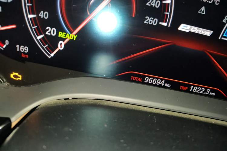 Used BMW 5 Series New Energy 2019 530Le Luxury Package Odometer Close Up