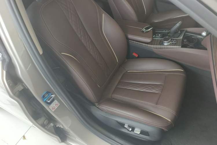 Used BMW 5 Series New Energy 2019 530Le Luxury Package Right Front Seat