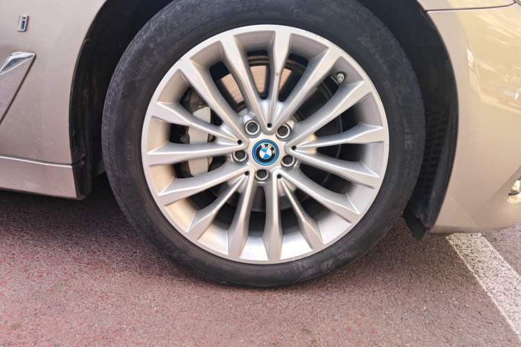Used BMW 5 Series New Energy 2019 Updated 530Le Pioneer Edition Right Front Wheel Hub